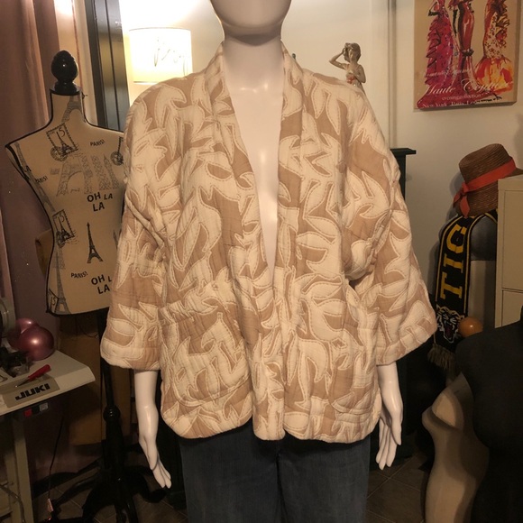 Beige Patterned Kimono Jacket
Universal Thread
OSFM ( one size fits most) - Picture 6 of 10